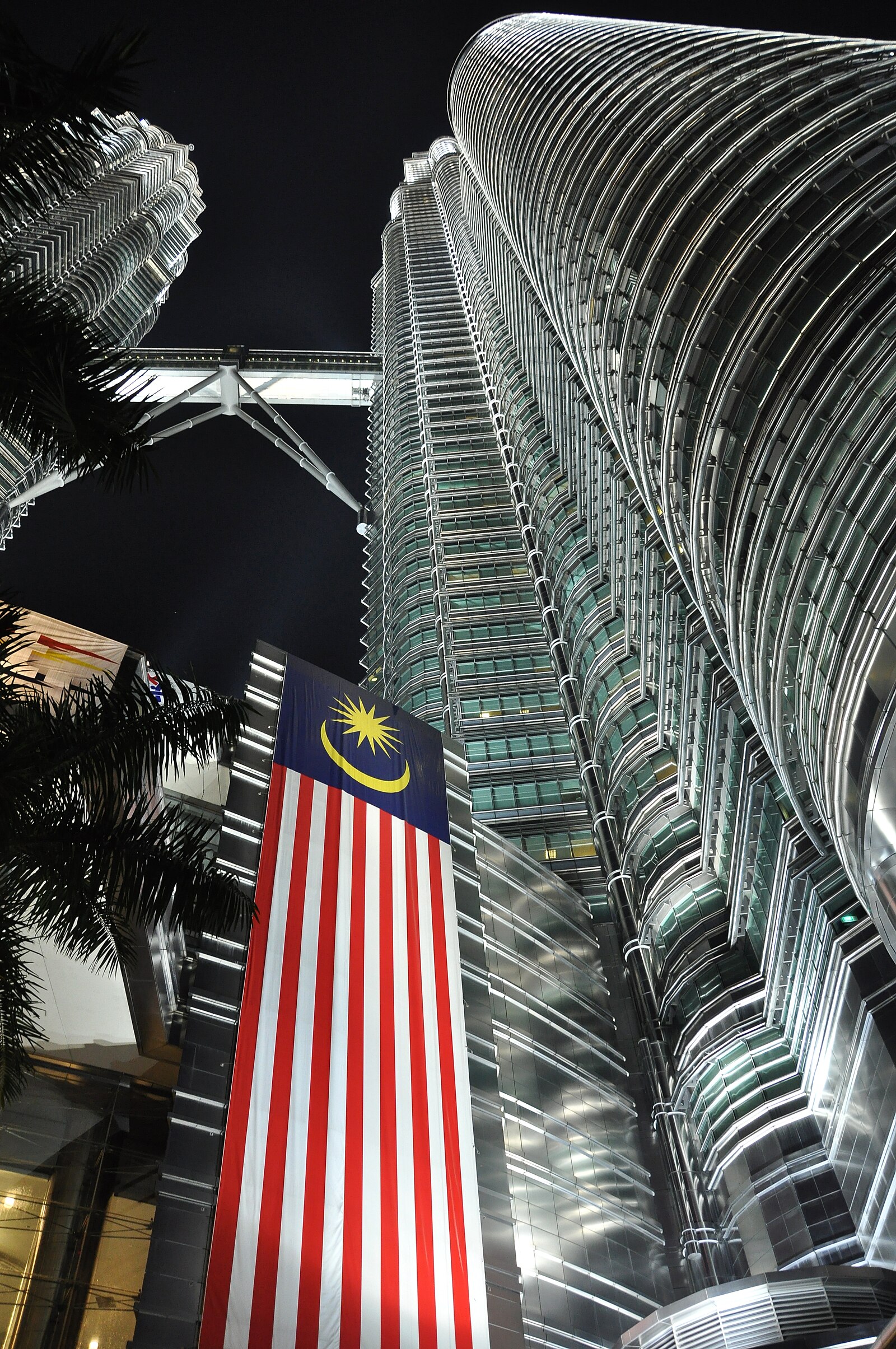 Petronas Towers · CC BY-SA 4.0